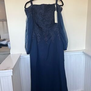 Elegant Navy Blue Lace Evening Dress